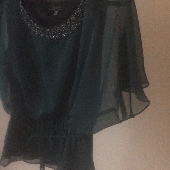Rich green top with elastic waist - Picture 8 of 8
